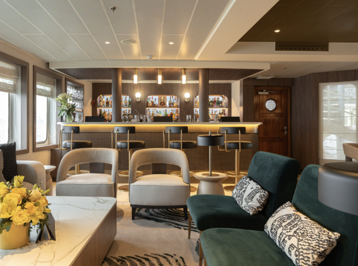 The Lounge Bar